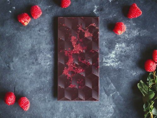 MoonChocolate - ČERVENÝ TRPASLÍK - tmavá bean to bar čokoláda s malinami a s 65% obsahem kakaa